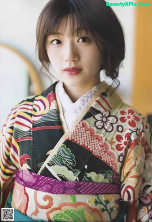 A woman in a black and white kimono posing for a picture.